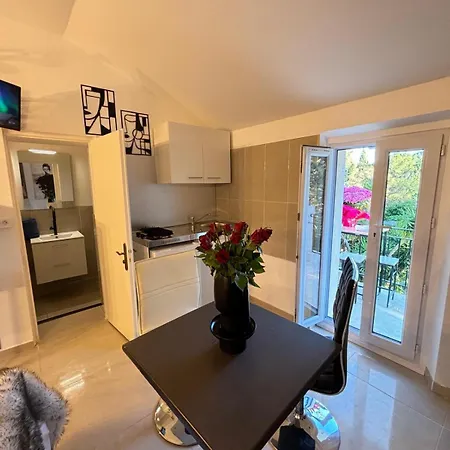 Le Dramont Apartment